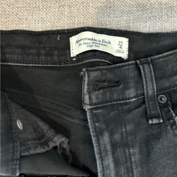 Abercrombie and Fitch Super Skinny Ankle High-Rise Jean 27R - Picture 3 of 3